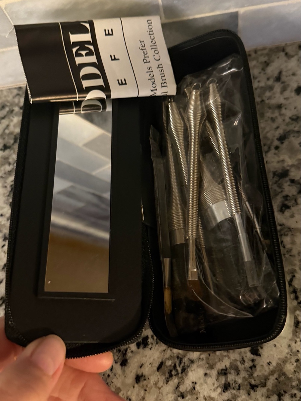Models Preferred Portable Makeup Brush Set with Mirror